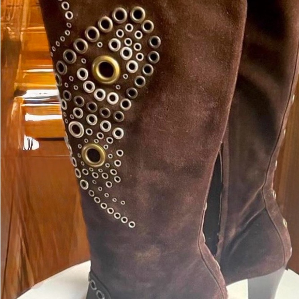 Vintages Dolce & Gabbana Brown Suede
Butterfly Rivet Heeled Boots 👢 🤎 - Picture 17 of 17